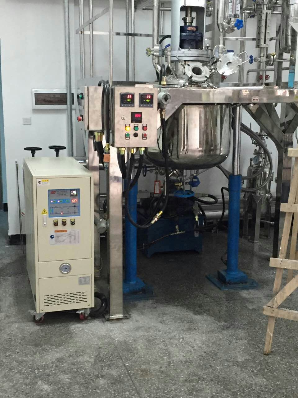 實(shí)驗反應釜夾套模溫機 實(shí)驗反應釜夾套模溫機